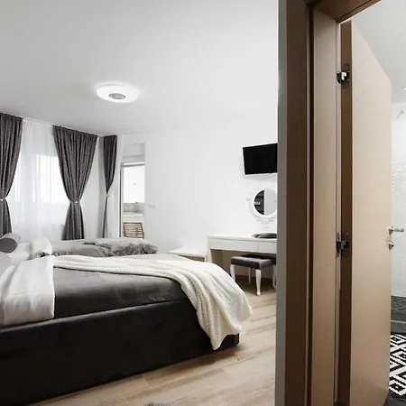 Amfora With Heated Pool, Wellness And Tennis Willa