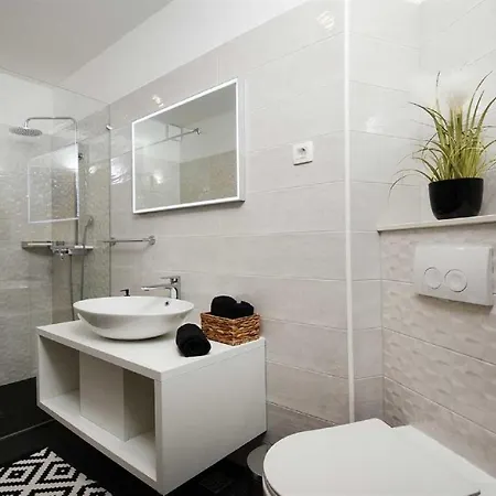 Amfora With Heated Pool, Wellness And Tennis Willa