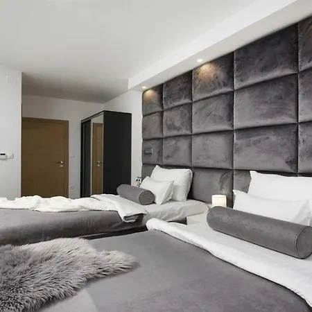 Willa Amfora With Heated Pool, Wellness And Tennis Knezevic