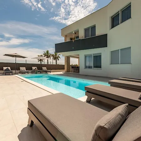 Amfora With Heated Pool, Wellness And Tennis Villa *