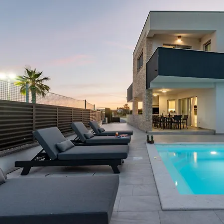 Villa Amfora With Heated Pool, Wellness And Tennis *