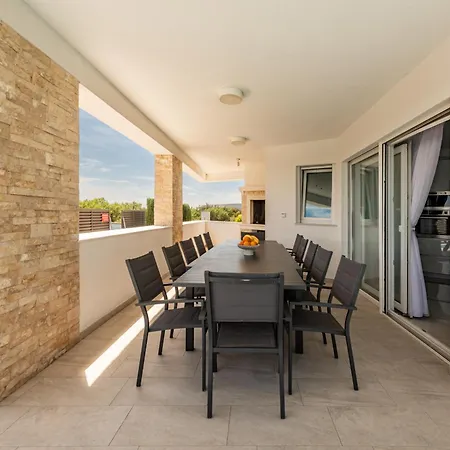 Villa Amfora With Heated Pool, Wellness And Tennis *