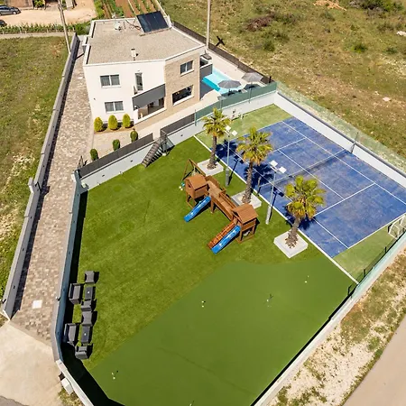 Amfora With Heated Pool, Wellness And Tennis Vila