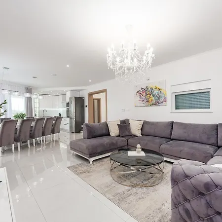 Amfora With Heated Pool, Wellness And Tennis Vila