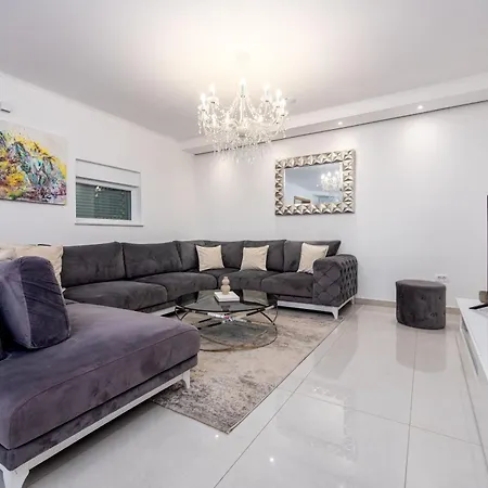 Amfora With Heated Pool, Wellness And Tennis Villa *
