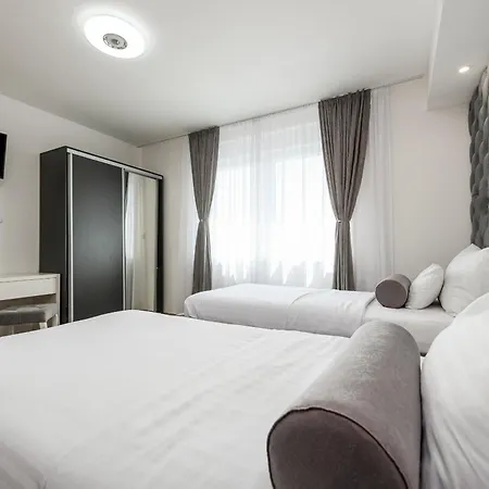 Amfora With Heated Pool, Wellness And Tennis Vila Knezevic