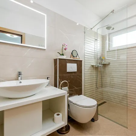 Amfora With Heated Pool, Wellness And Tennis * Knezevic
