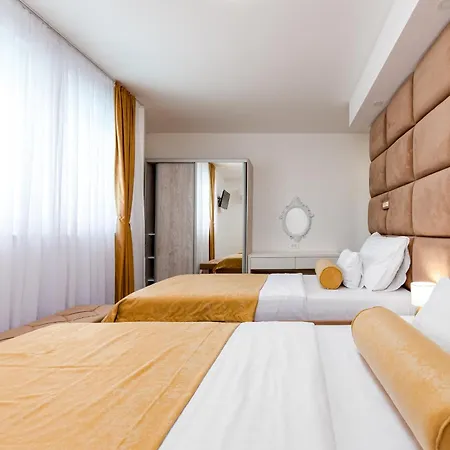 Amfora With Heated Pool, Wellness And Tennis Knezevic