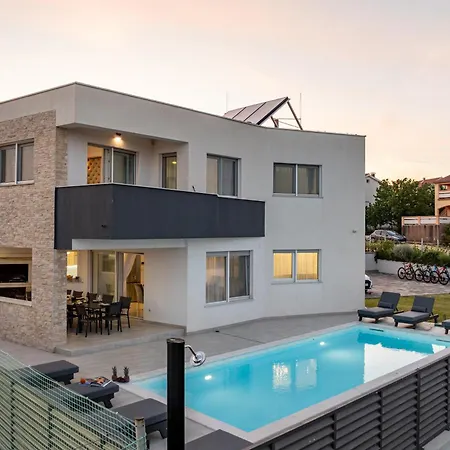 Villa Amfora With Heated Pool, Wellness And Tennis *