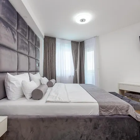 Villa Amfora With Heated Pool, Wellness And Tennis