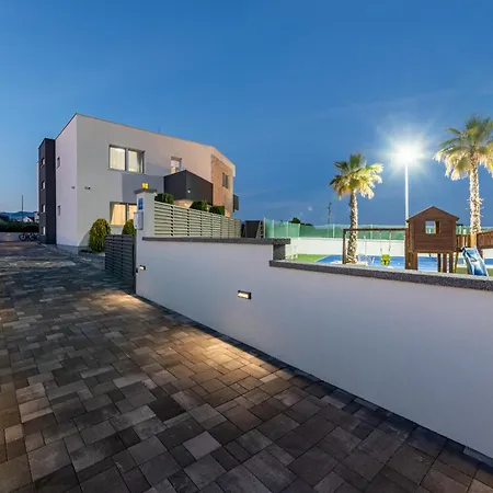 Amfora With Heated Pool, Wellness And Tennis Vila