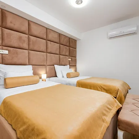 Amfora With Heated Pool, Wellness And Tennis Vila Knezevic