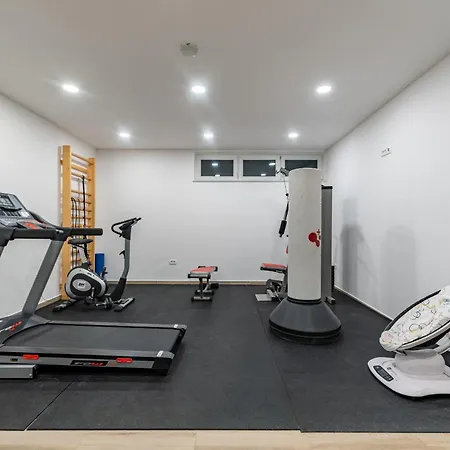 Vila Amfora With Heated Pool, Wellness And Tennis