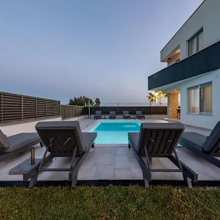 Amfora With Heated Pool, Wellness And Tennis Vila *