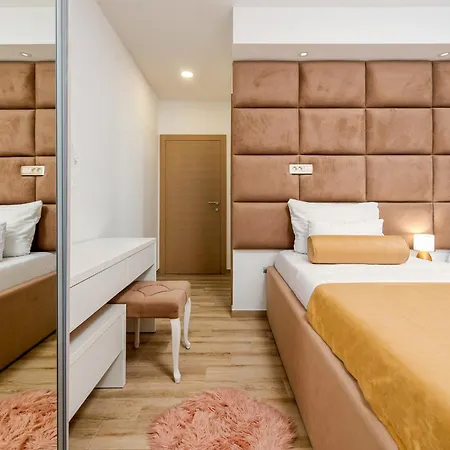 Amfora With Heated Pool, Wellness And Tennis Vila Knezevic