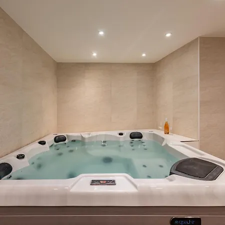 Amfora With Heated Pool, Wellness And Tennis Knezevic