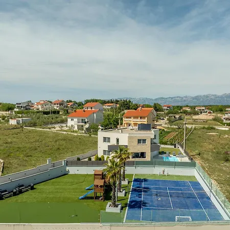 Amfora With Heated Pool, Wellness And Tennis Vila Knezevic