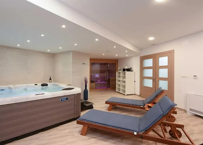 Villa Amfora With Heated Pool, Wellness And Tennis *