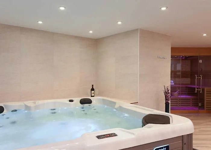 Villa Amfora With Heated Pool, Wellness And Tennis