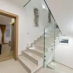 Villa Amfora With Heated Pool, Wellness And Tennis