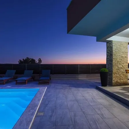 Amfora With Heated Pool, Wellness And Tennis Knezevic
