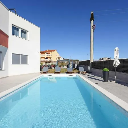 Villa Amfora With Heated Pool, Wellness And Tennis