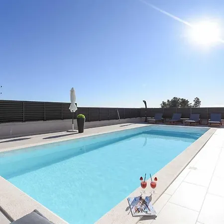 Amfora With Heated Pool, Wellness And Tennis * Knezevic