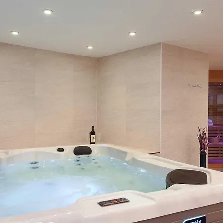 Villa Amfora With Heated Pool, Wellness And Tennis