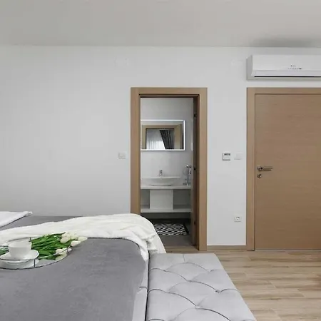 Amfora With Heated Pool, Wellness And Tennis Villa Knezevic