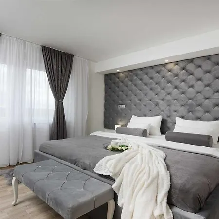 Villa Amfora With Heated Pool, Wellness And Tennis