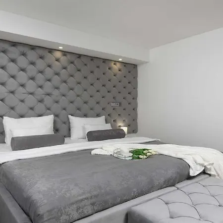 Amfora With Heated Pool, Wellness And Tennis Villa *