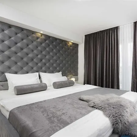 Amfora With Heated Pool, Wellness And Tennis Villa *