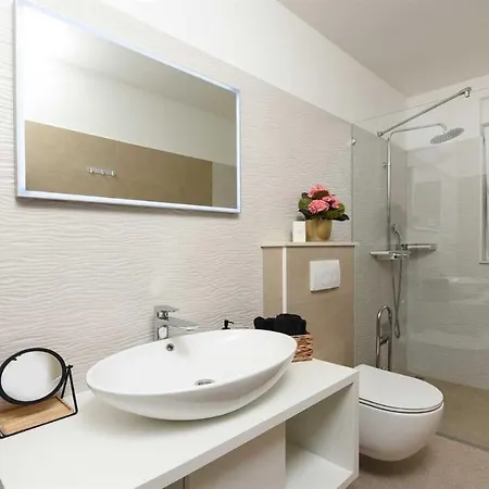 Amfora With Heated Pool, Wellness And Tennis Knezevic
