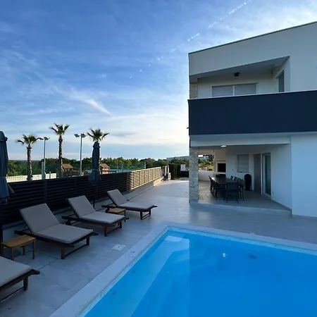 Amfora With Heated Pool, Wellness And Tennis * Knezevic