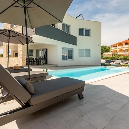 Amfora With Heated Pool, Wellness And Tennis فيلة *