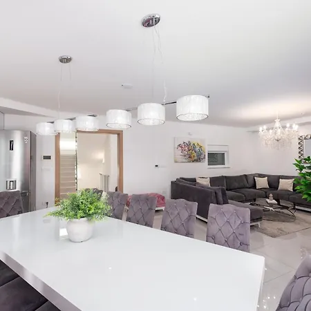 Amfora With Heated Pool, Wellness And Tennis Vila Knezevic
