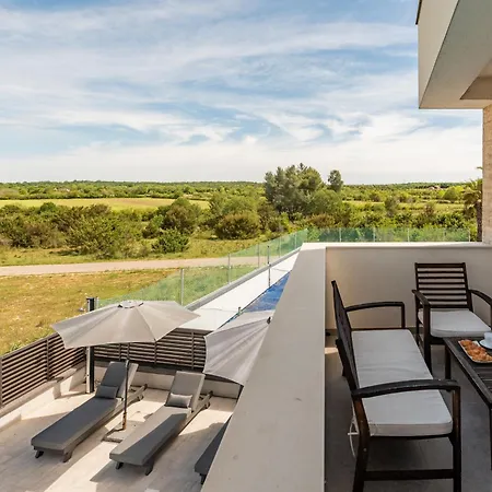 Amfora With Heated Pool, Wellness And Tennis Knezevic