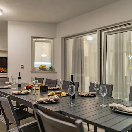 Amfora With Heated Pool, Wellness And Tennis Knezevic