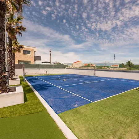 Amfora With Heated Pool, Wellness And Tennis Knezevic
