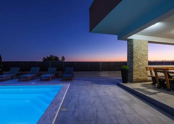 Amfora With Heated Pool, Wellness And Tennis Knezevic