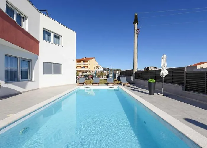 빌라 Amfora With Heated Pool, Wellness And Tennis