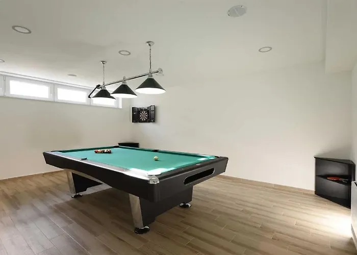 빌라 Amfora With Heated Pool, Wellness And Tennis Knezevic