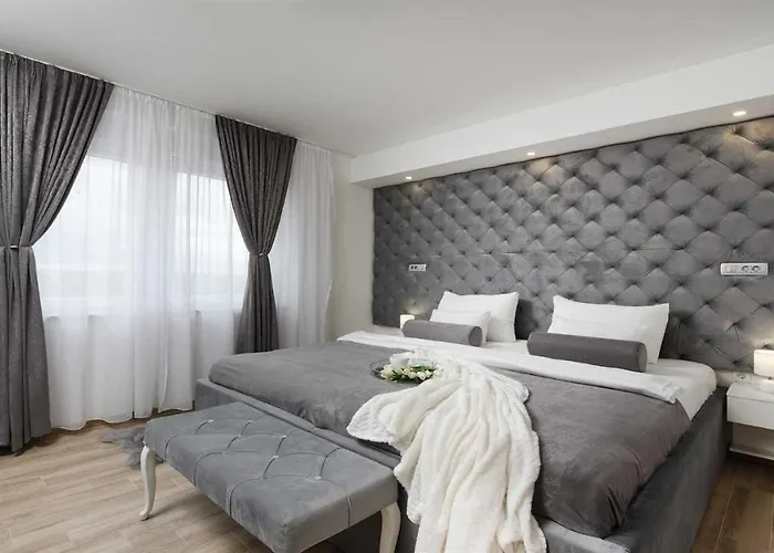 빌라 Amfora With Heated Pool, Wellness And Tennis