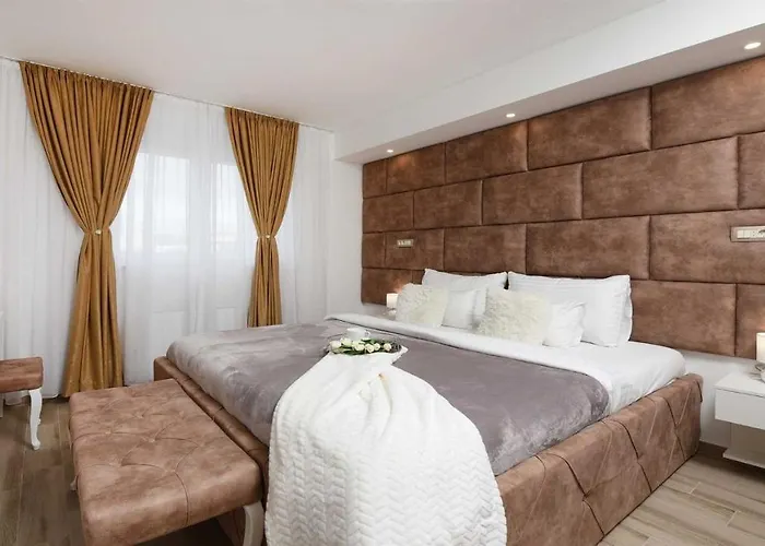 Amfora With Heated Pool, Wellness And Tennis Knezevic