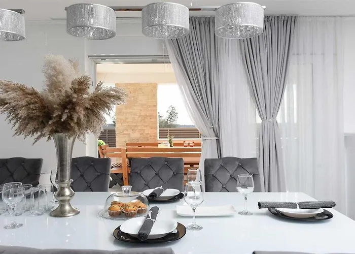 Amfora With Heated Pool, Wellness And Tennis 빌라