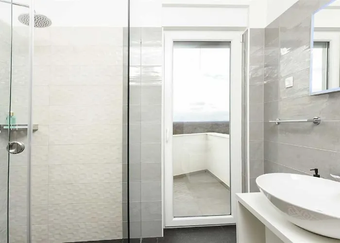 Amfora With Heated Pool, Wellness And Tennis Knezevic