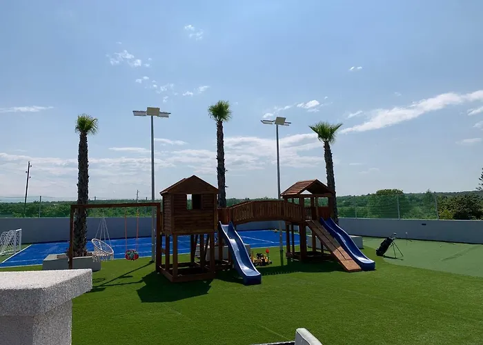 빌라 Amfora With Heated Pool, Wellness And Tennis